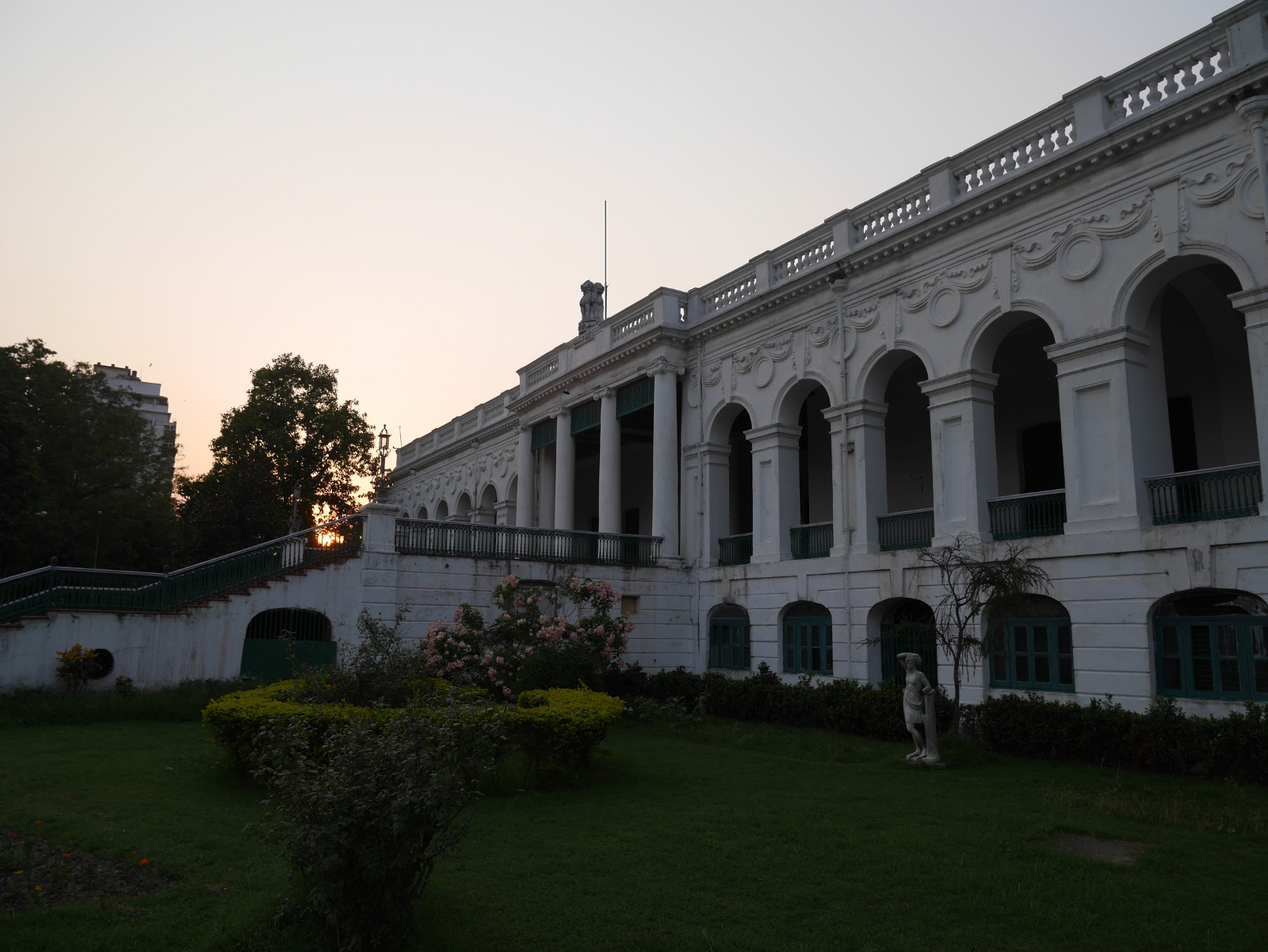 Government publications, periodicals, and communists at the National Library of India