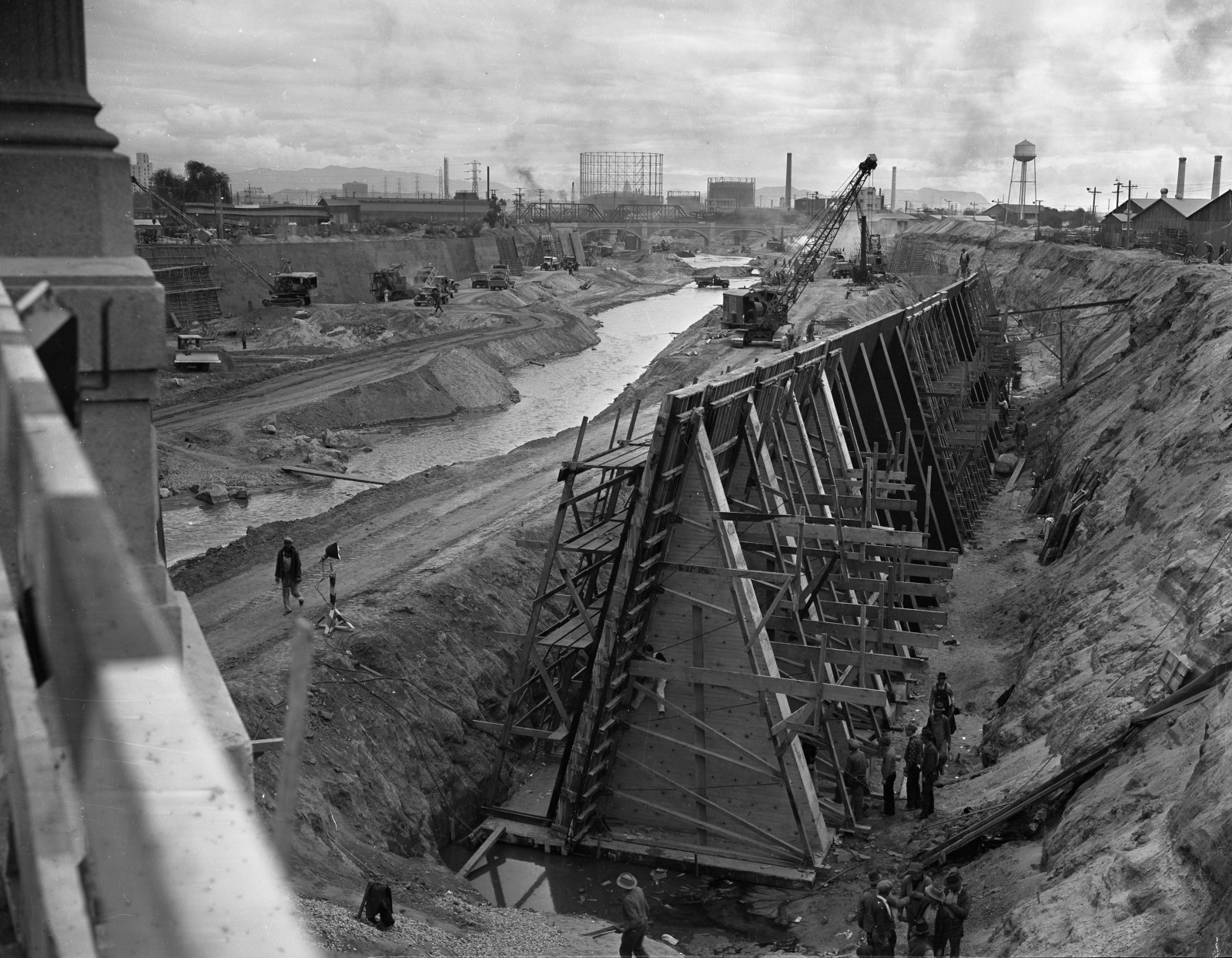 Scene from the construction of the concrete channel of the Los Angeles River, 1938. (Source: UCLA Library Digital Collections, CC BY 4.0)